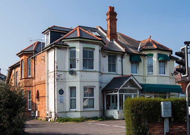 195 Holdenhurst Road — Victorian residential property in central Bournemouth